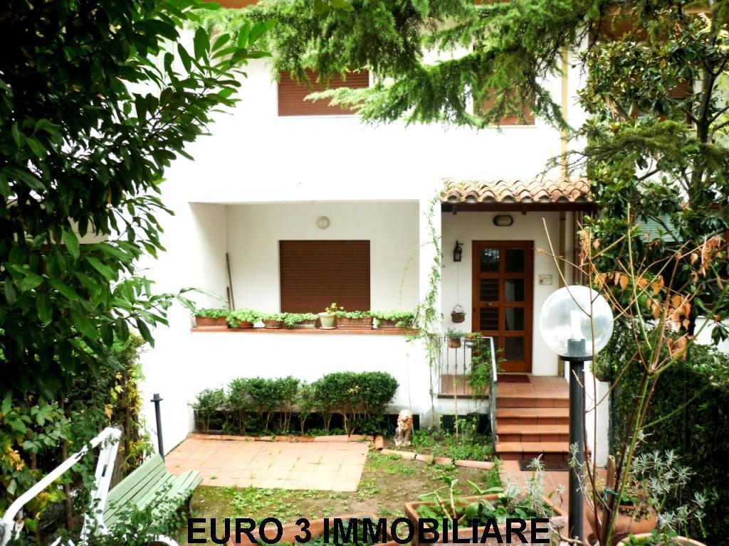1012 - VILLA - SALE - € 295000 - FOLIGNANO