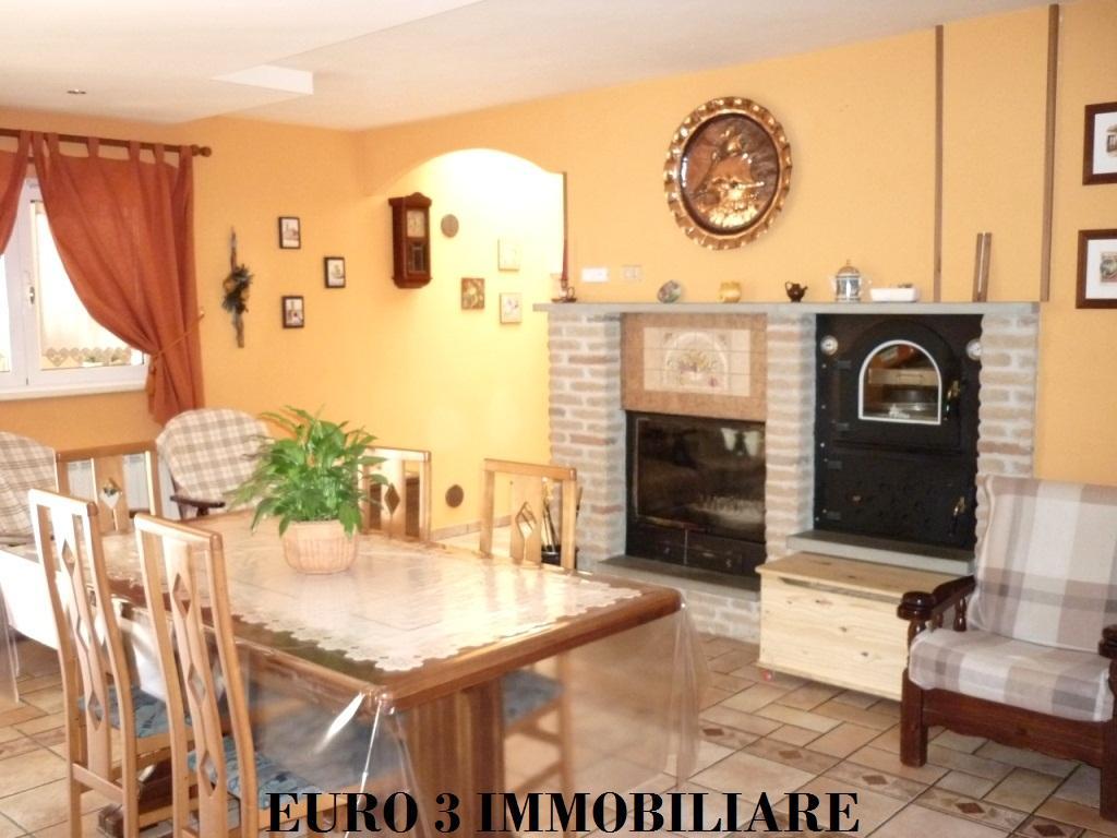 1353 - APPARTAMENTO - VENDITA - € 225000 - ROCCAFLUVIONE