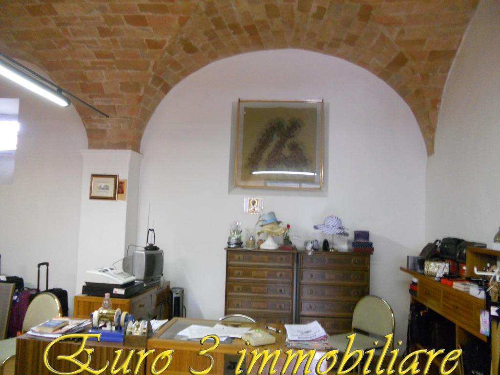 1497 - LOCALE COMMERCIALE - AFFITTO - € 400 - ASCOLI PICENO PORTA CAPPUCCINA