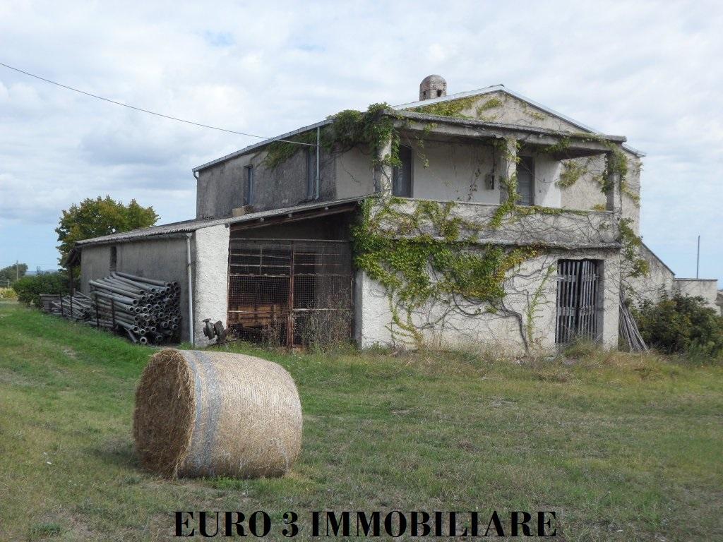1898 - FARMHOUSE. - SALE - € 500000 - CIVITELLA DEL TRONTO