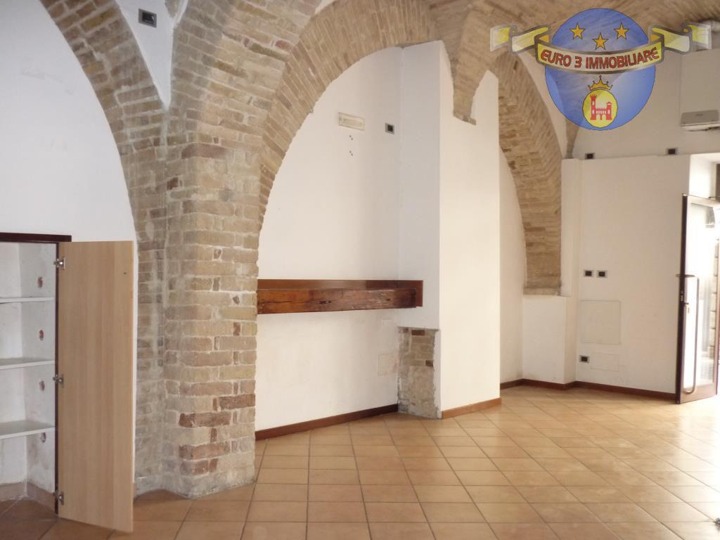 2117 LOCALE COMMERCIALE VENDITA ASCOLI PICENO3
