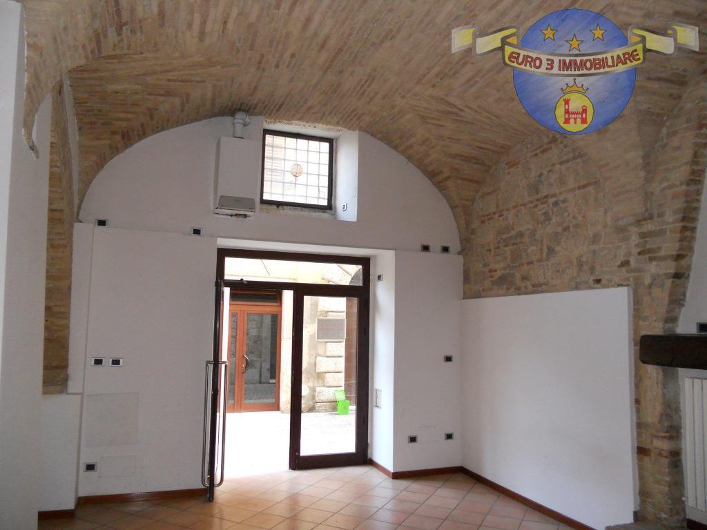 2117 LOCALE COMMERCIALE VENDITA ASCOLI PICENO4