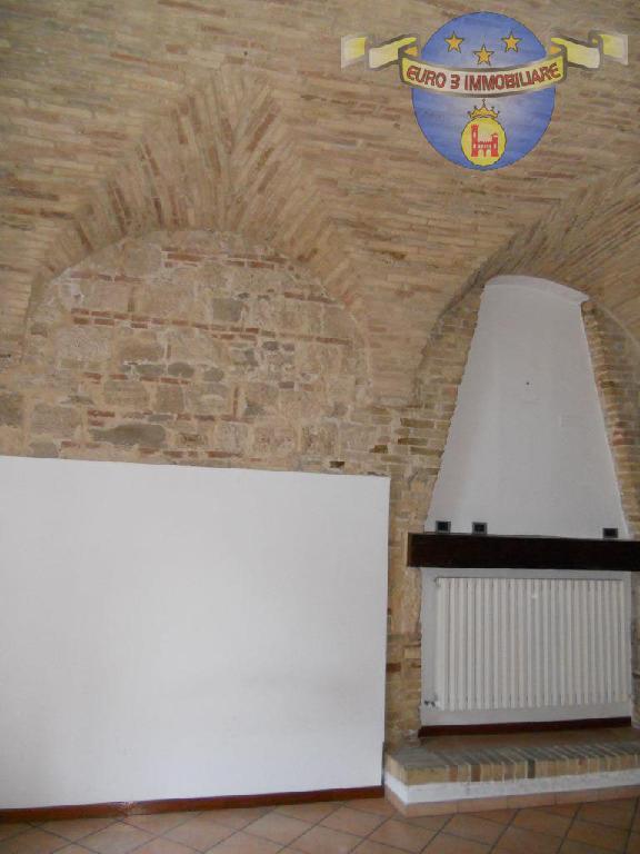 2117 LOCALE COMMERCIALE VENDITA ASCOLI PICENO5