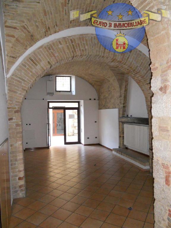 2117 LOCALE COMMERCIALE VENDITA ASCOLI PICENO6