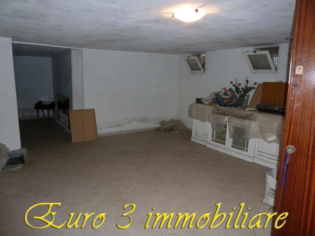2357 GARAGE SALE ALBA ADRIATICA4
