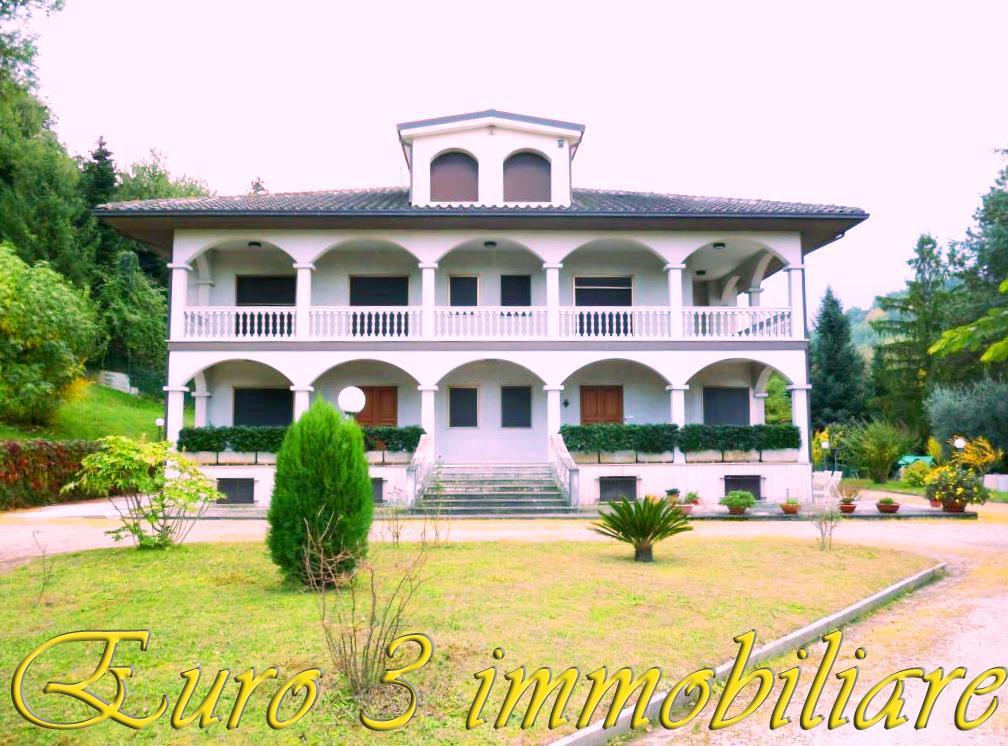 2358 - VILLA - VENDITA - TRATTATIVA RISERVATA - FOLIGNANO