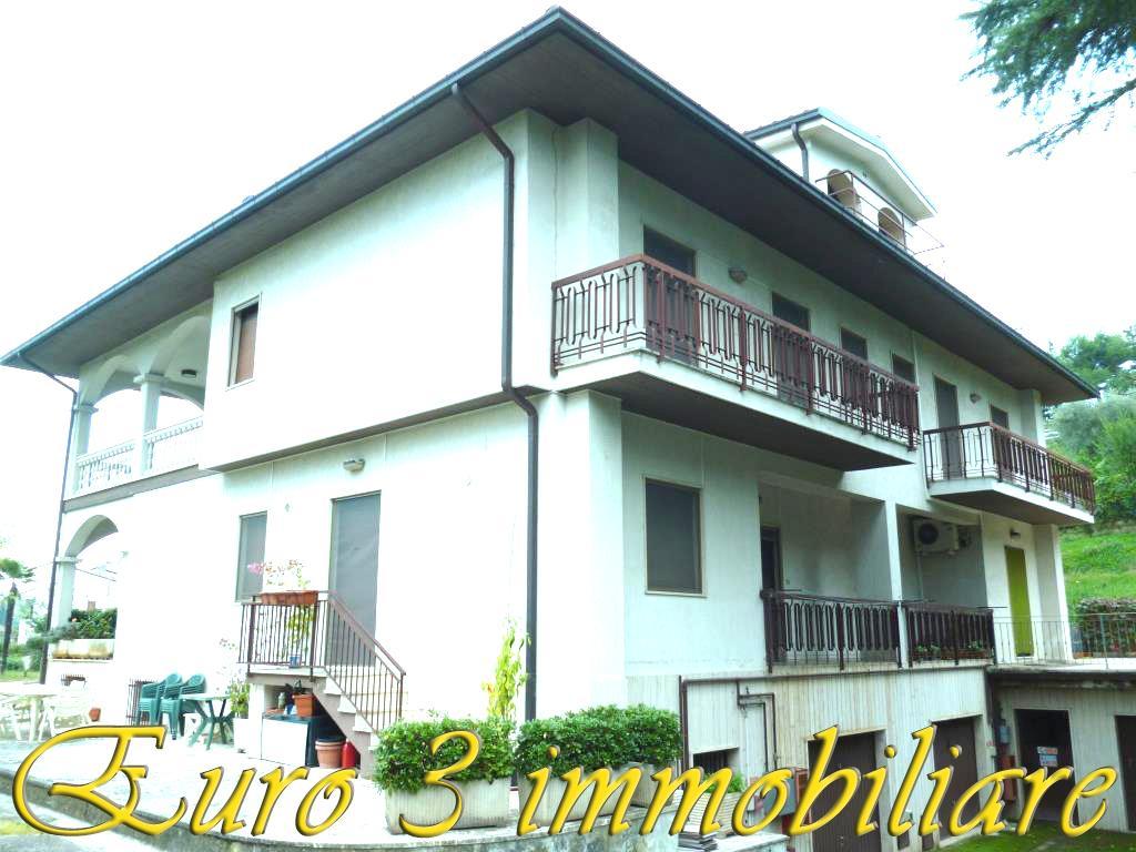 2358 VILLA VENDITA FOLIGNANO3