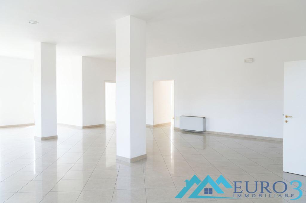 2378 LOCALE COMMERCIALE AFFITTO ASCOLI PICENO1
