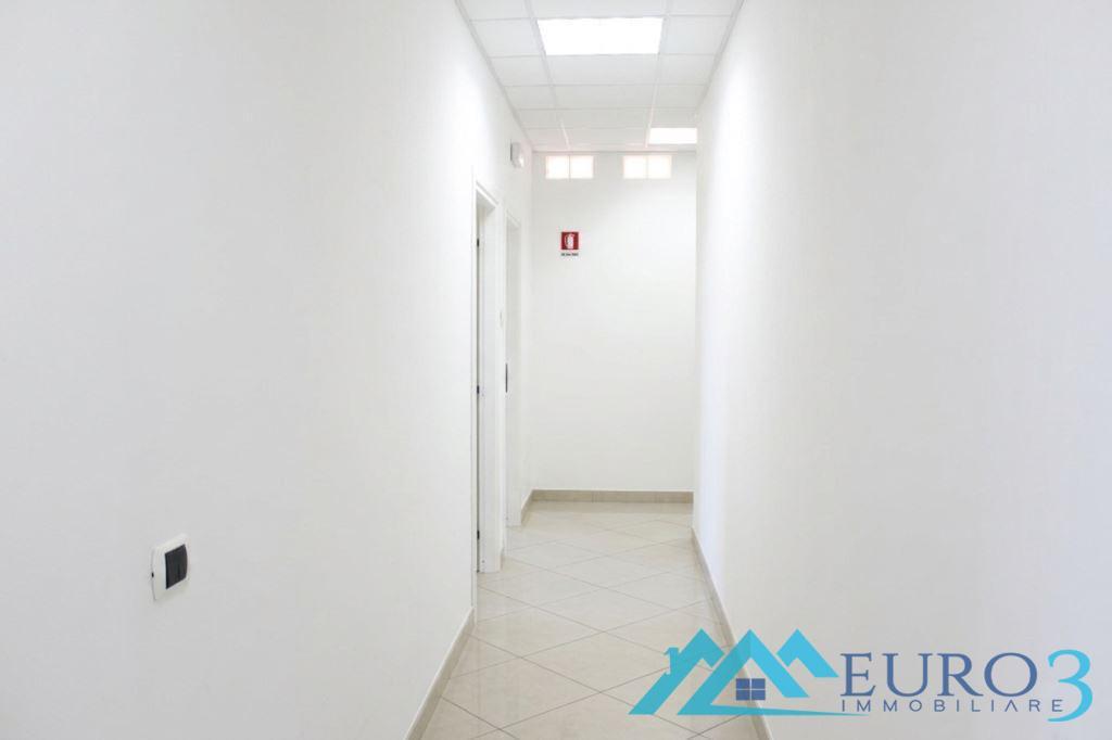 2378 LOCALE COMMERCIALE AFFITTO ASCOLI PICENO4
