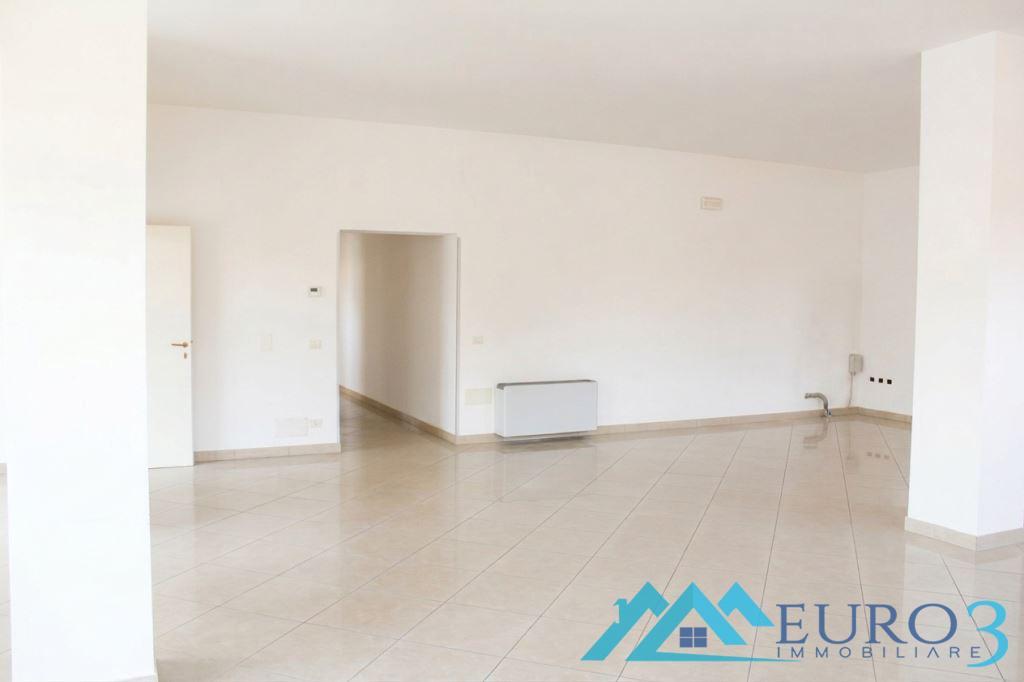 2378 LOCALE COMMERCIALE AFFITTO ASCOLI PICENO5
