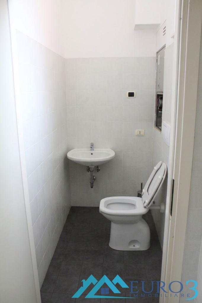 2378 LOCALE COMMERCIALE AFFITTO ASCOLI PICENO8