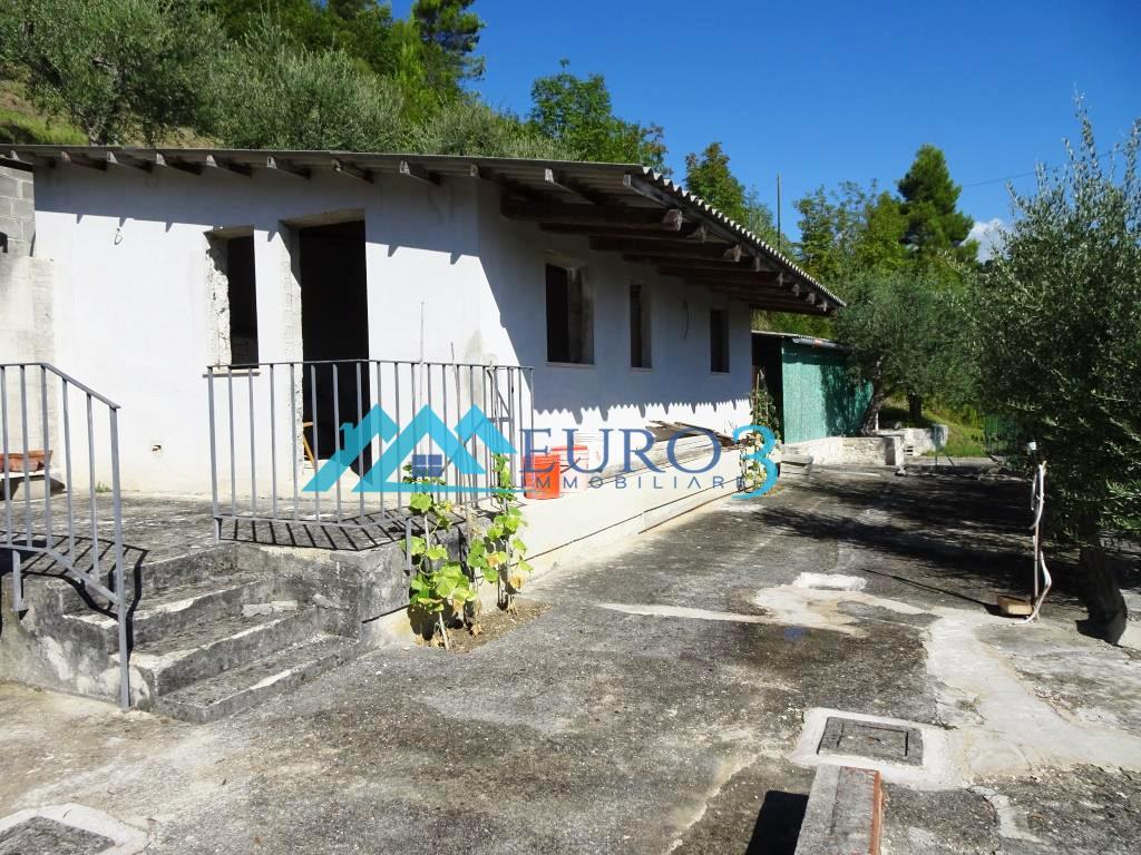 2810 - RUSTICO - VENDITA - € 33000 - ASCOLI PICENO PORTA CAPPUCCINA