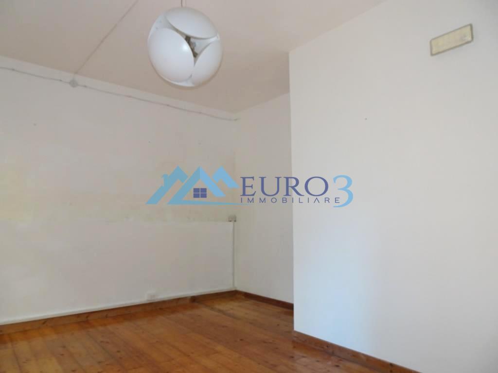2816 LOCALE COMMERCIALE AFFITTO ASCOLI PICENO4