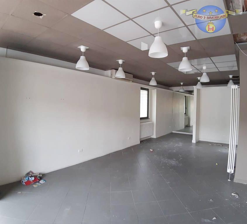 3008 - LOCALE COMMERCIALE - VENDITA - € 235000 - SAN BENEDETTO DEL TRONTO PORTO D'ASCOLI