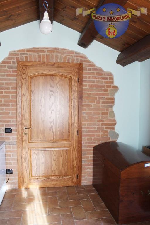 3335 CASOLARE VENDITA AMANDOLA16