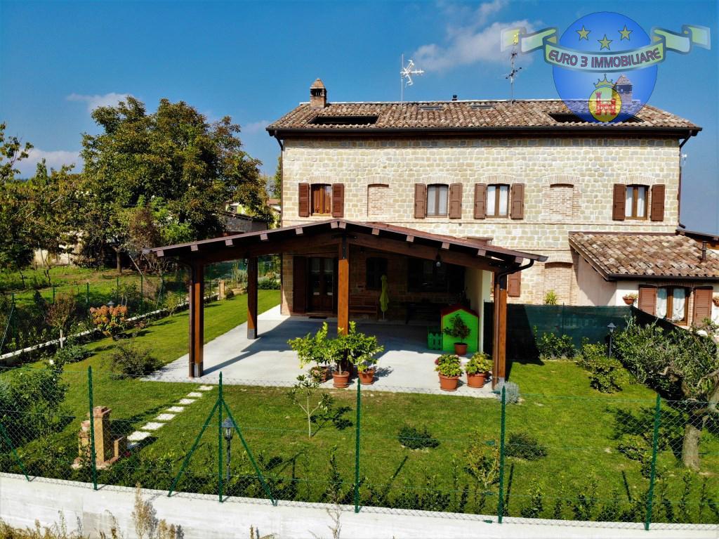 3335 CASOLARE VENDITA AMANDOLA7