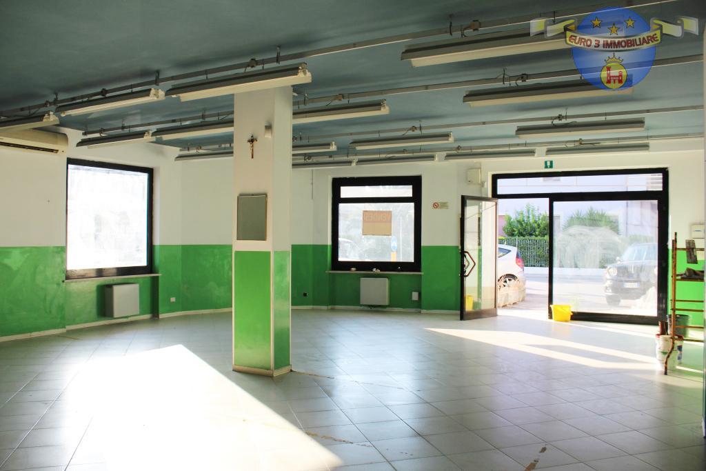 3353 - COMMERCIAL PREMISES - SALE - € 119000 - MONTEPRANDONE CENTOBUCHI