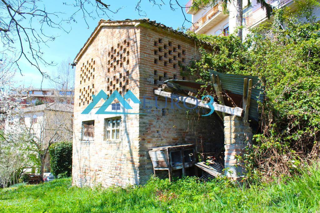 3355 - DETACHED HOUSE - SALE - € 89000 - AMANDOLA