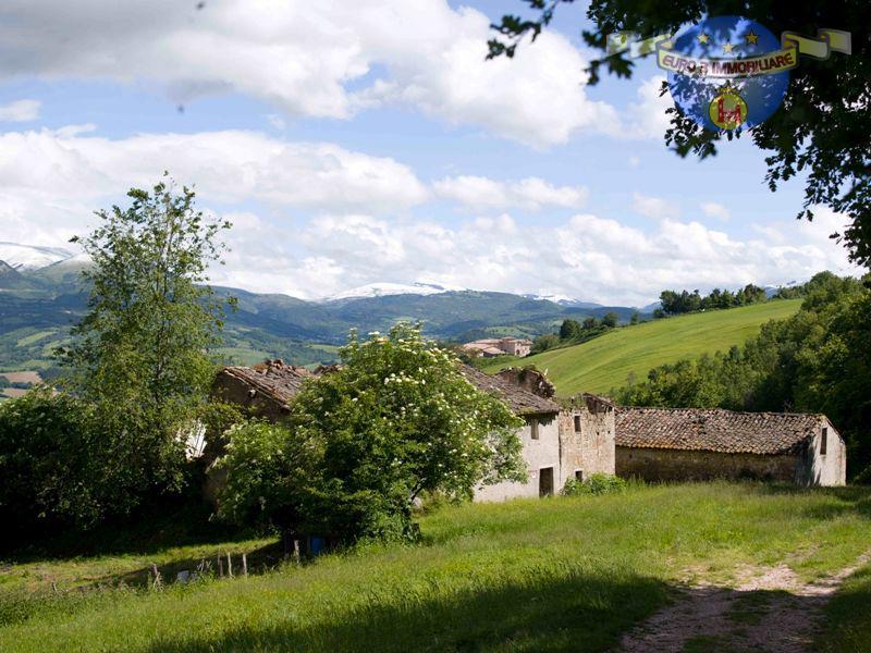 3405 - FARMHOUSE - SALE - € 125000 - CAMERINO