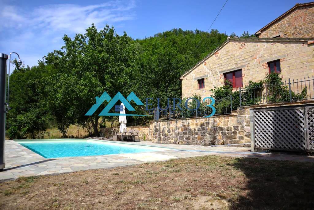 3422 FARMHOUSE SALE AMANDOLA18