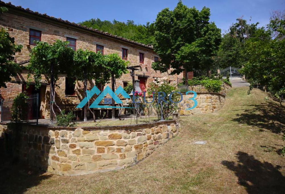 3422 FARMHOUSE SALE AMANDOLA21