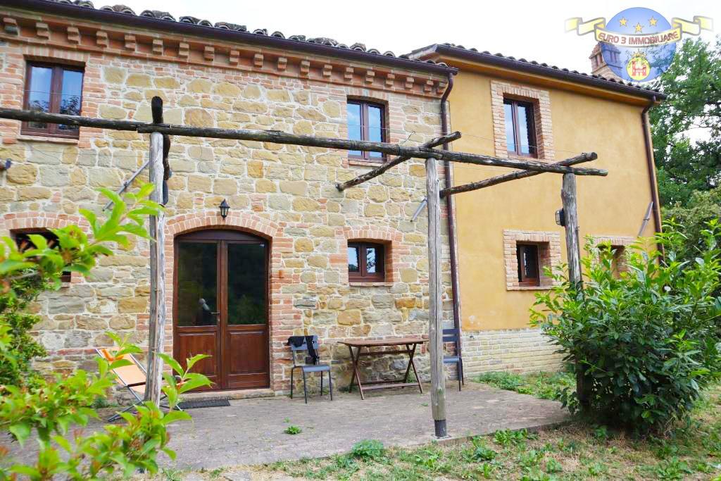 3464 - FARMHOUSE - SALE - RESERVED NEGOTIATION - AMANDOLA