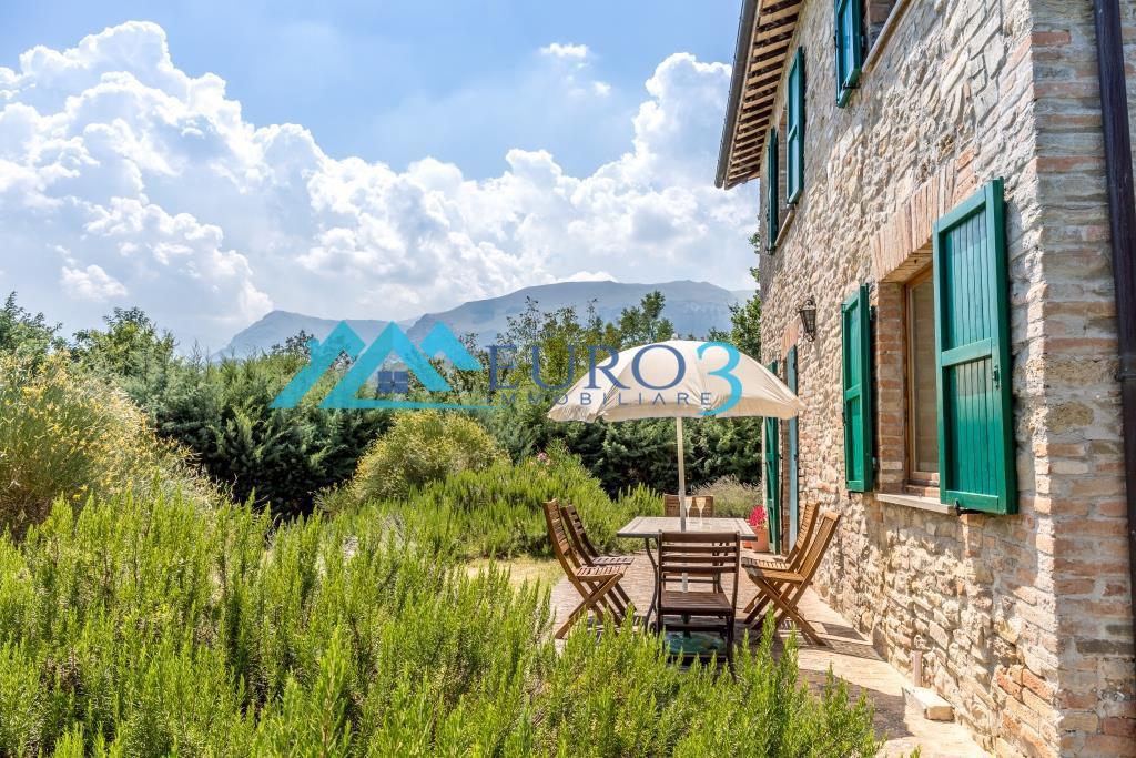 3481 FARMHOUSE SALE AMANDOLA11