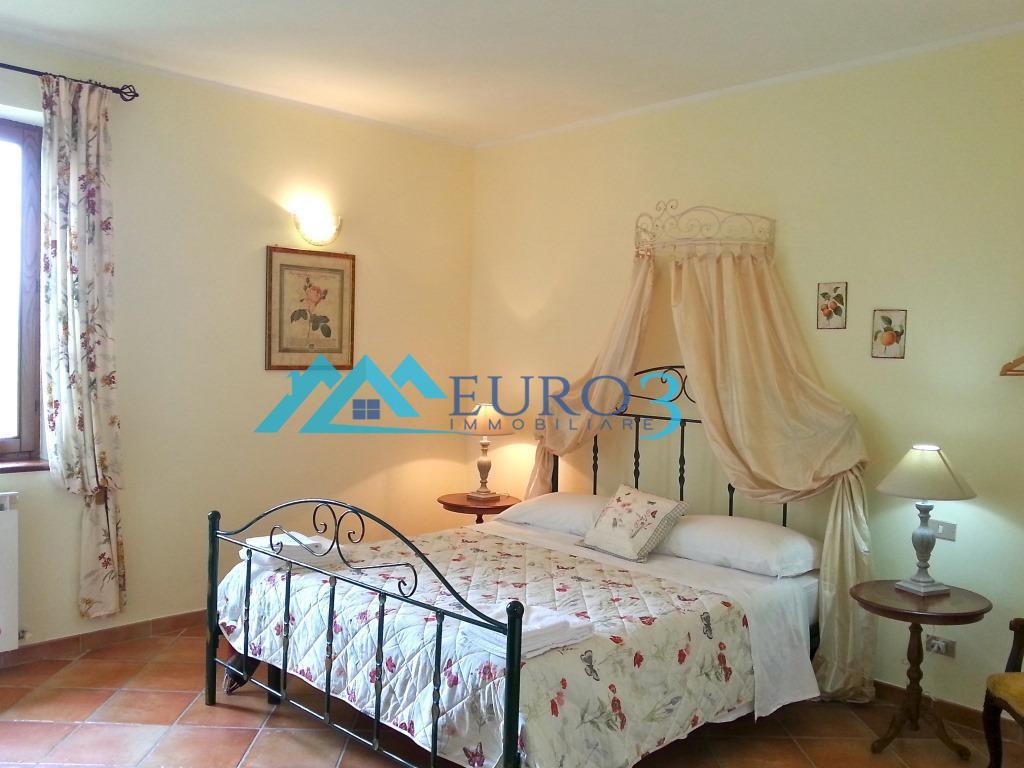 3481 FARMHOUSE SALE AMANDOLA12