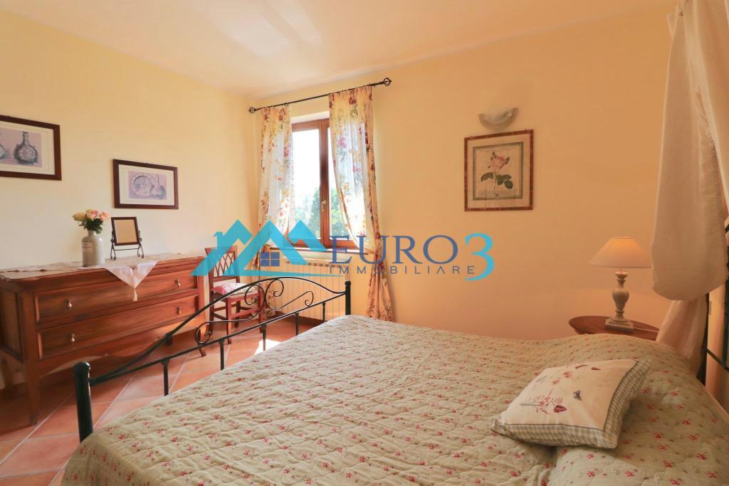 3481 FARMHOUSE SALE AMANDOLA13