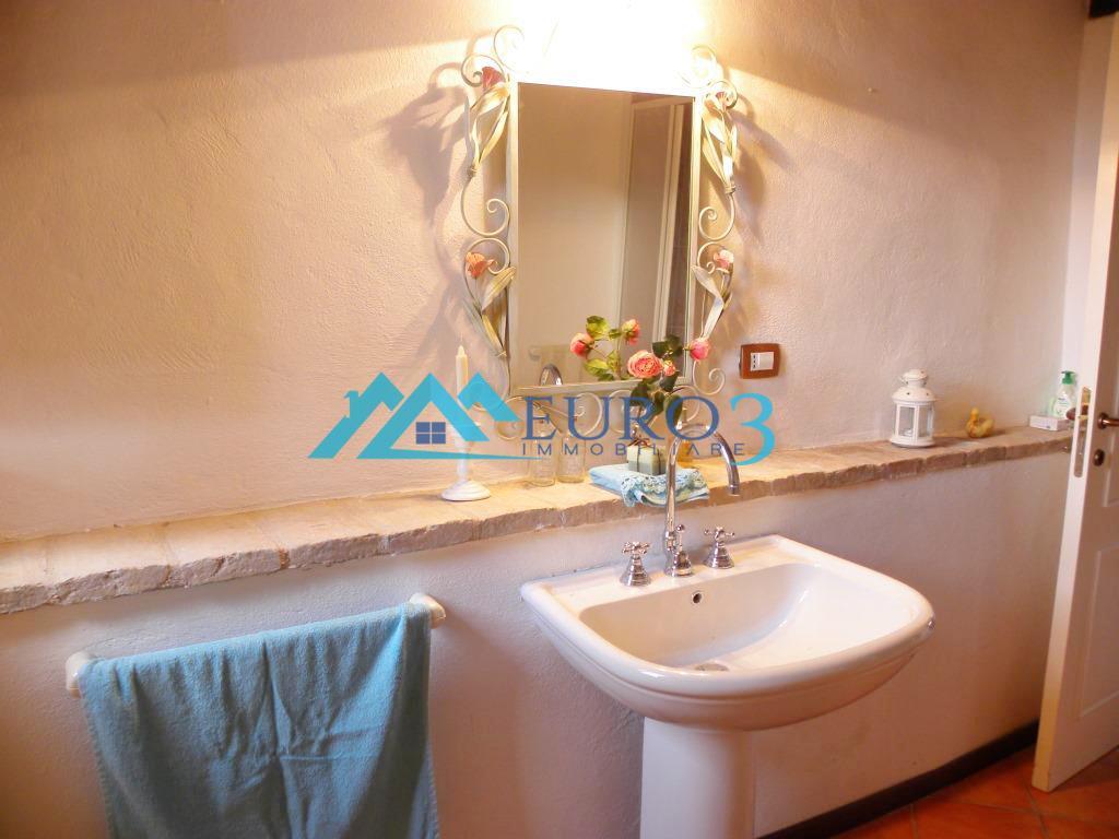 3481 FARMHOUSE SALE AMANDOLA15
