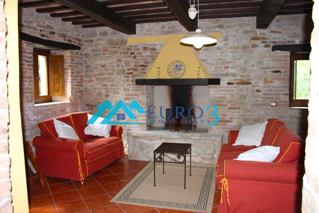 3481 FARMHOUSE SALE AMANDOLA16