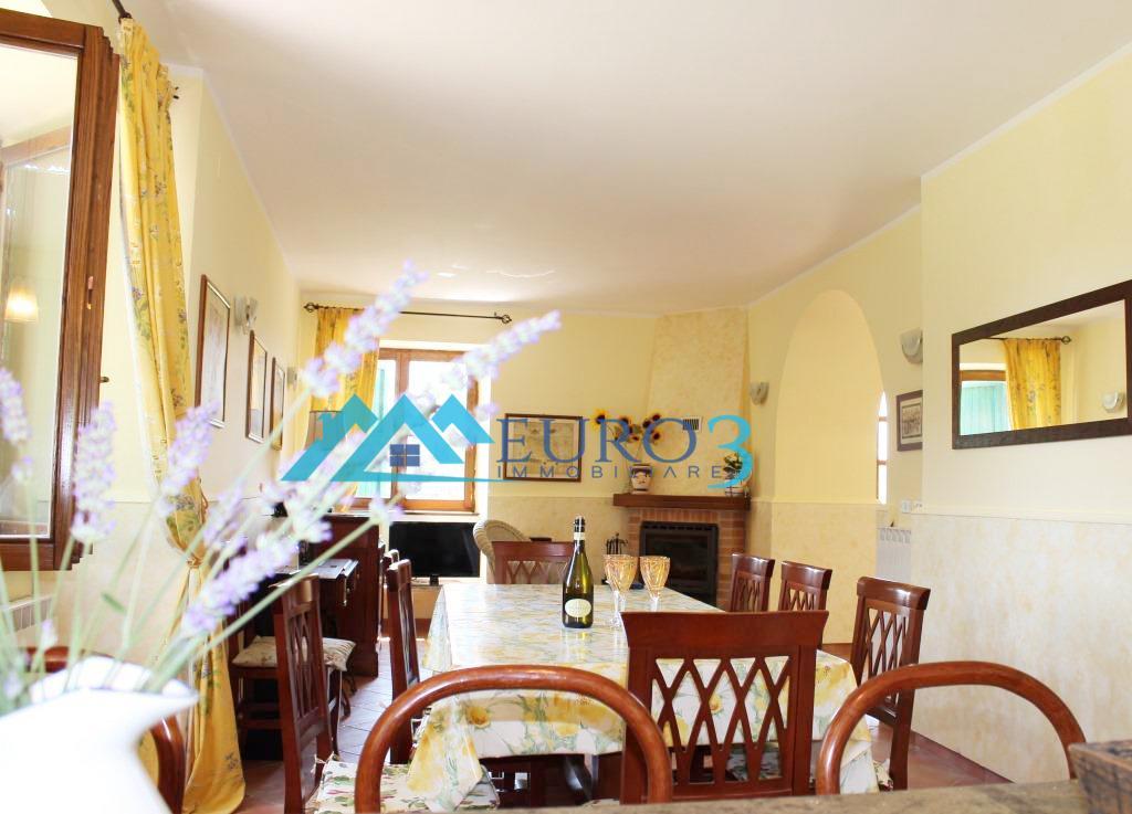3481 FARMHOUSE SALE AMANDOLA18