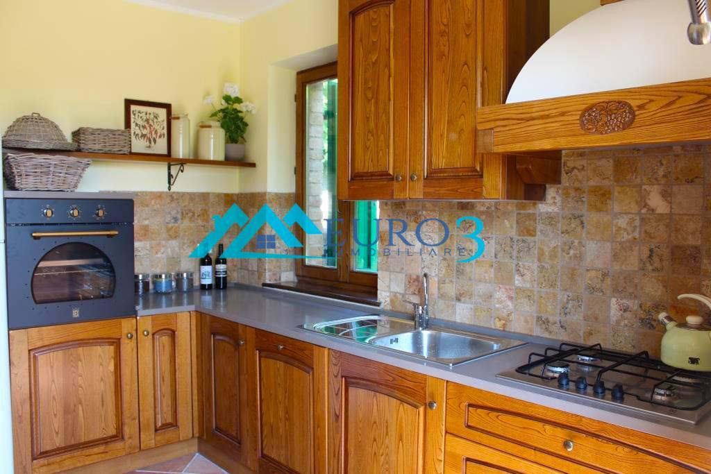 3481 FARMHOUSE SALE AMANDOLA21