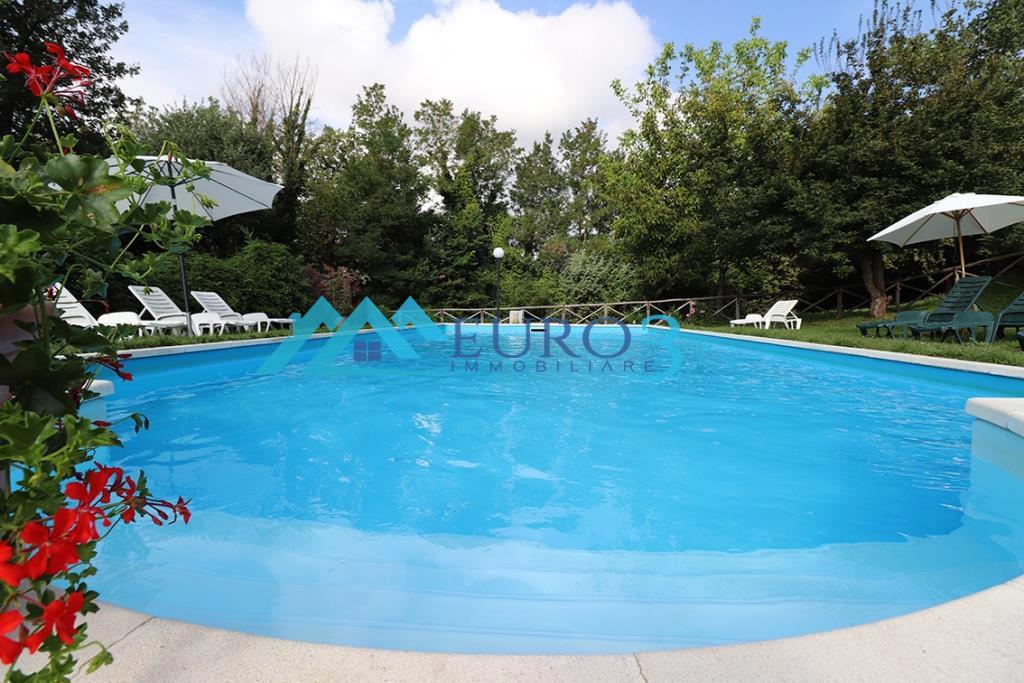 3481 FARMHOUSE SALE AMANDOLA8
