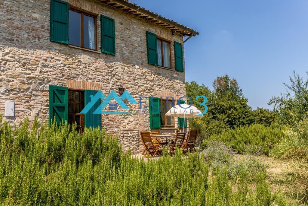 3481 FARMHOUSE SALE AMANDOLA9