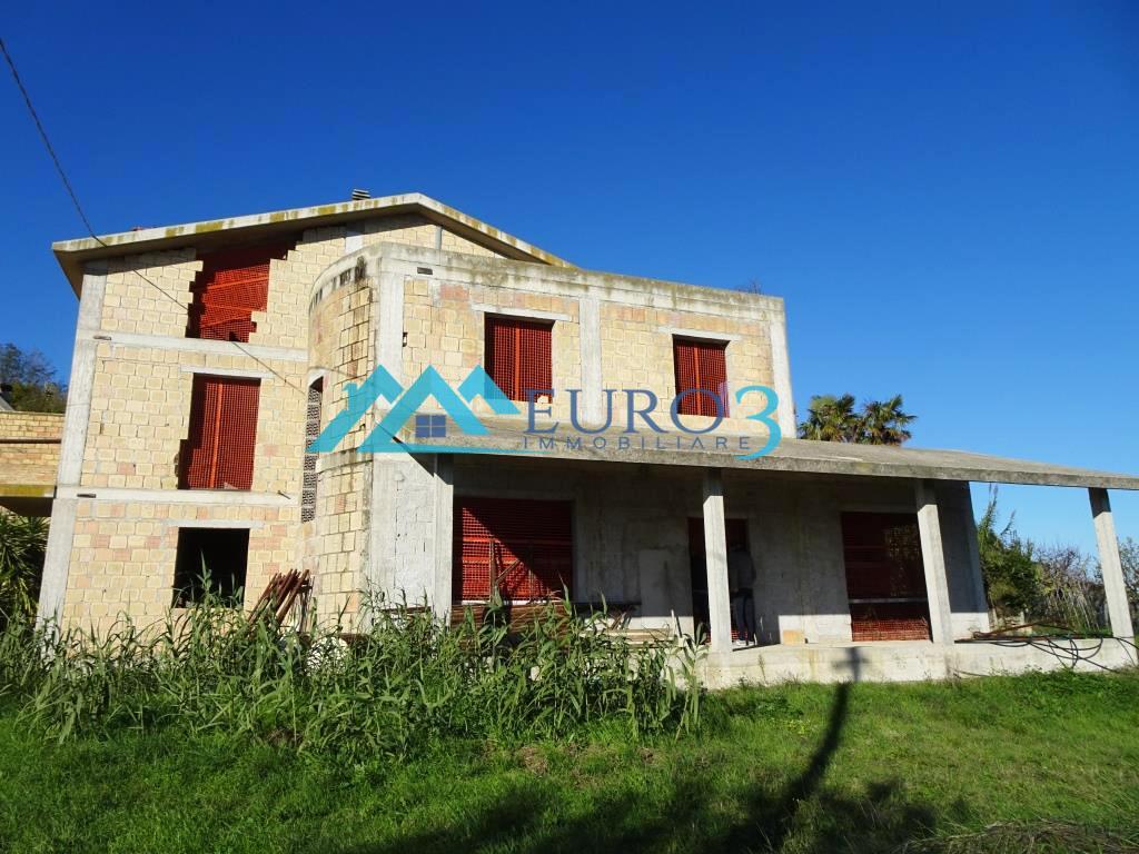 3505 - VILLA - VENDITA - € 250000 - ACQUAVIVA PICENA