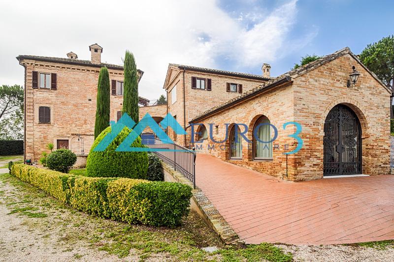 3525 - HISTORIC RESIDENCE - SALE - RESERVED NEGOTIATION - RAPAGNANO