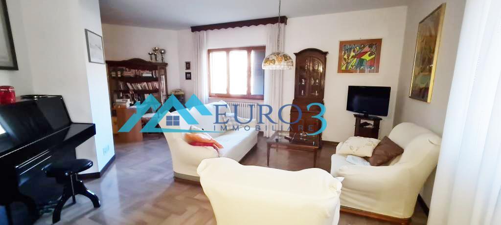 3526 VILLA A SCHIERA VENDITA FOLIGNANO14
