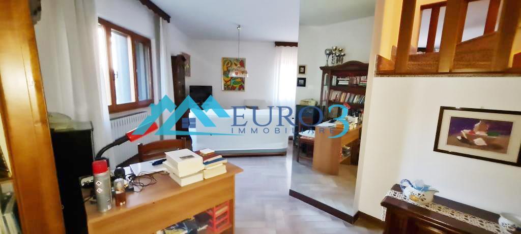 3526 VILLA A SCHIERA VENDITA FOLIGNANO19