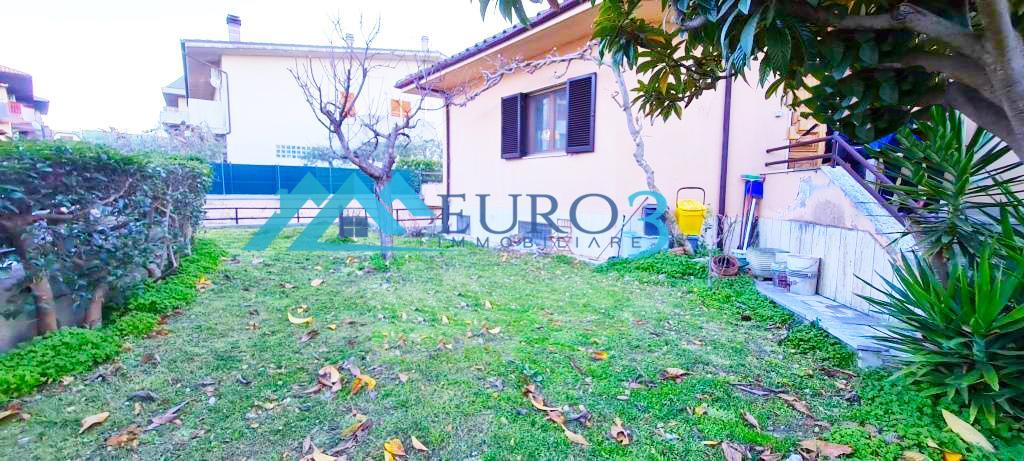 3526 VILLA A SCHIERA VENDITA FOLIGNANO22