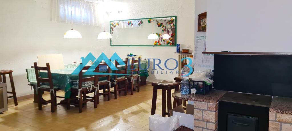 3526 VILLA A SCHIERA VENDITA FOLIGNANO25
