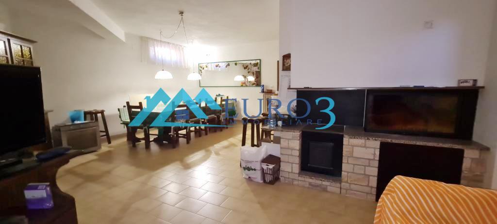 3526 VILLA A SCHIERA VENDITA FOLIGNANO3