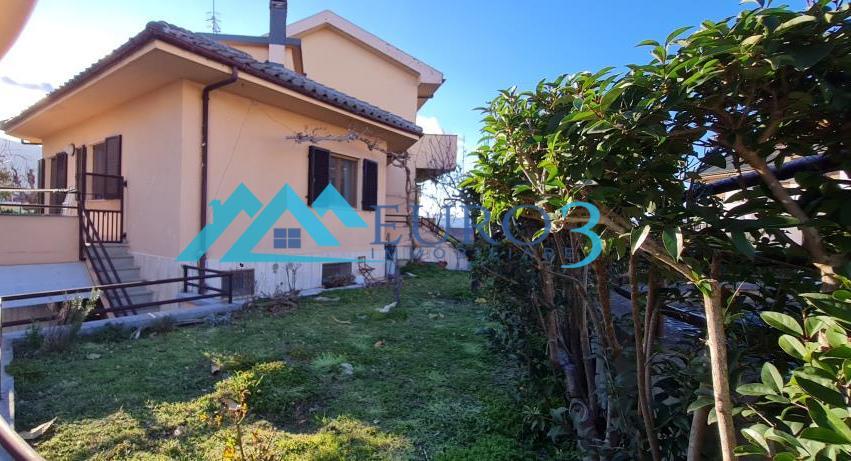 3526 VILLA A SCHIERA VENDITA FOLIGNANO5