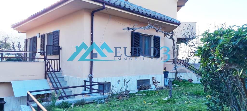 3526 VILLA A SCHIERA VENDITA FOLIGNANO6