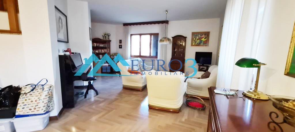 3526 VILLA A SCHIERA VENDITA FOLIGNANO9
