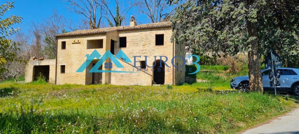 3537 FARMHOUSE SALE MONTALTO DELLE MARCHE6