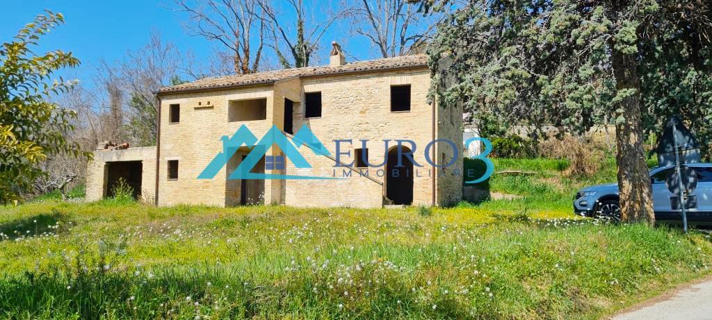 3537 FARMHOUSE SALE MONTALTO DELLE MARCHE7