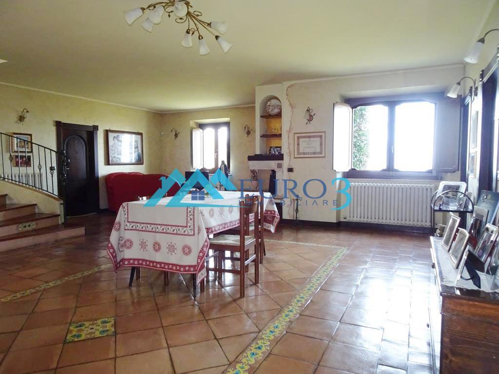 3540 FARMHOUSE SALE FOLIGNANO15