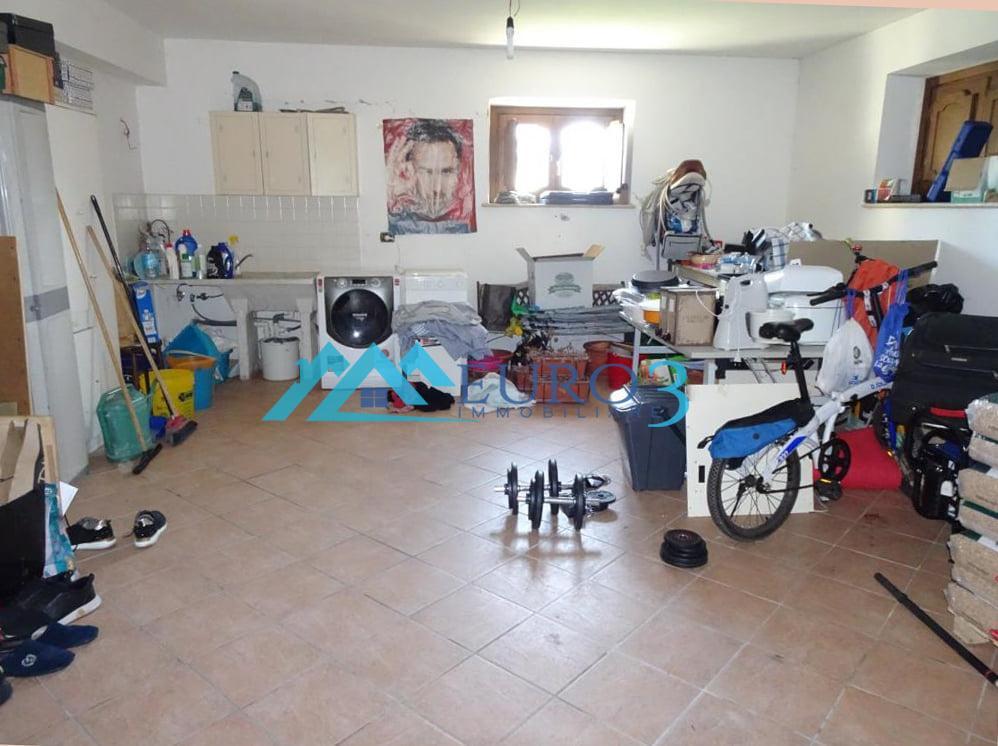 3540 FARMHOUSE SALE FOLIGNANO25