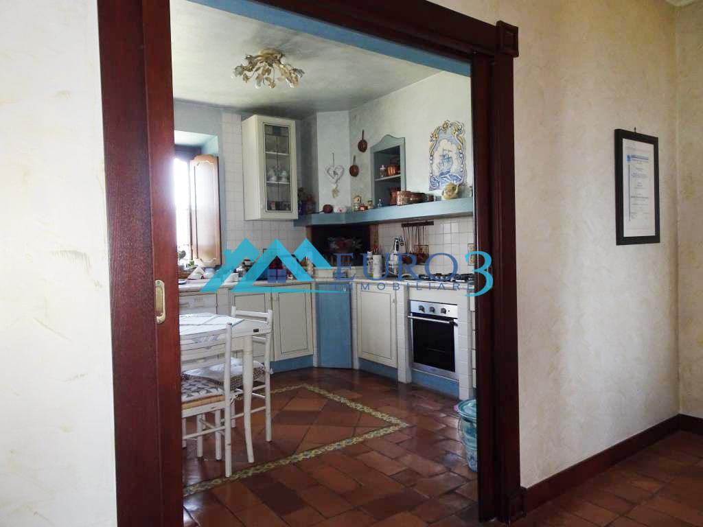 3540 FARMHOUSE SALE FOLIGNANO30